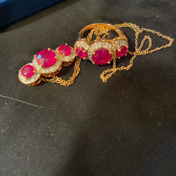 Ruby ring and pendant - Picture 4 of 8